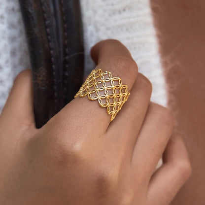 Vintage Interlocking Chain Link Ring — view 2
