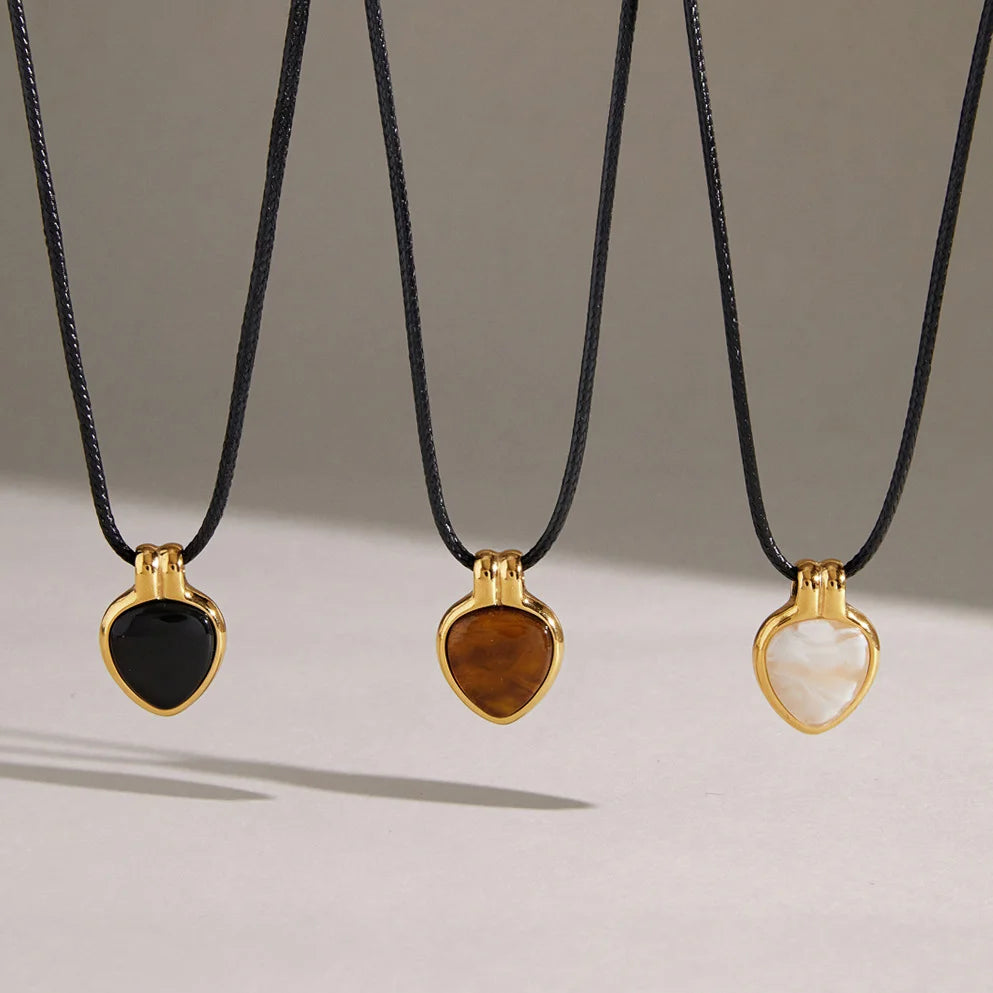 Minimal Heart Pendant Necklace