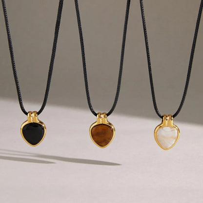 Minimal Heart Pendant Necklace